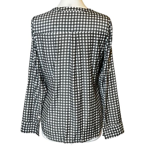 EXPRESS ROLL Tab Sleeve Popover V-Neck Gingham Blouse - Picture 4 of 6